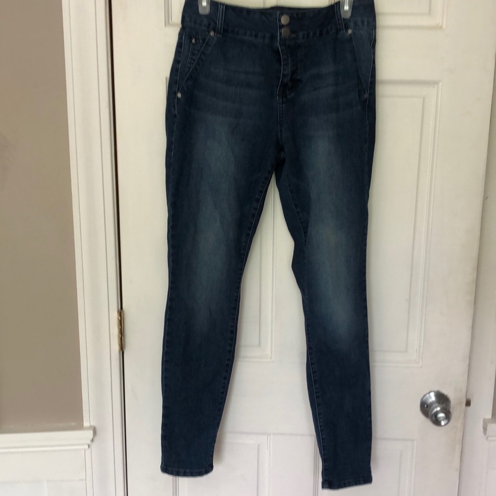Blue jeans, tapered leg and double button